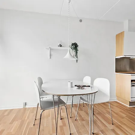Apartment Bad, Lejl, 56 *
